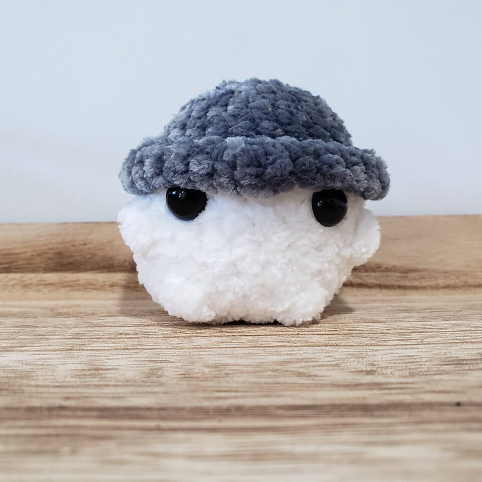 grey-mushroom-boi